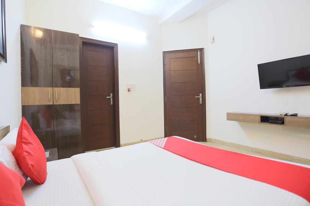 Oyo 72519 Meera Bhawan Hotel Vrindāvan Exterior foto